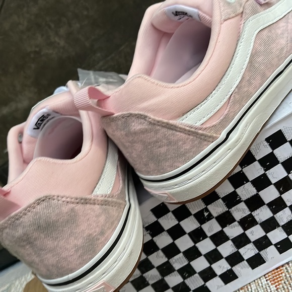 Vans Men’s Kyle Walker
Acid Denim Pink
VN0A5JIEPNK
Sneakers - Picture 15 of 16